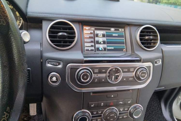 Used Land Rover Discovery 2012 3.0 SDV6 HSE Diesel Version Audio And AC Panel