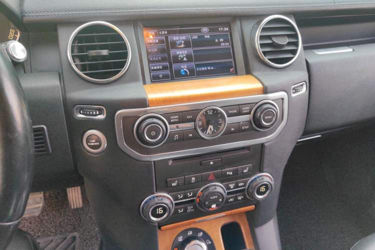 Used Land Rover Discovery 2012 3.0 SDV6 HSE Diesel Version Audio And AC Panel