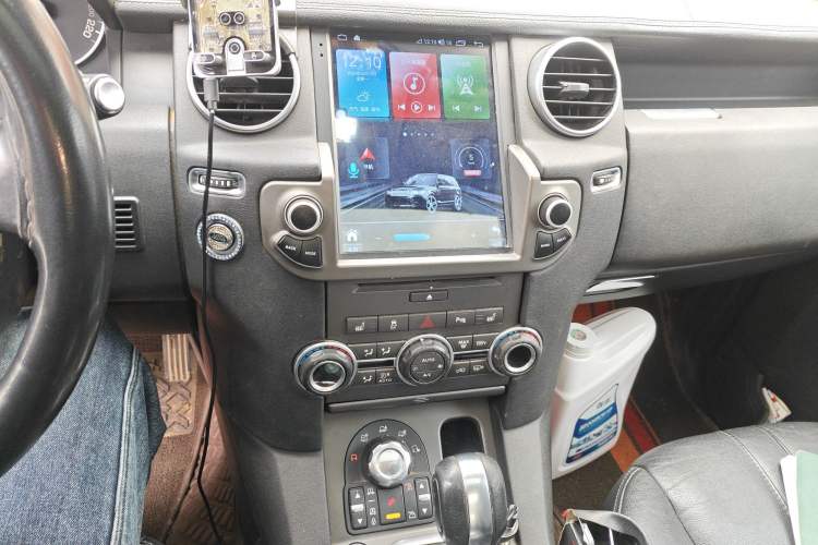 Used Land Rover Discovery 2012 3.0 SDV6 HSE Diesel Version Audio And AC Panel