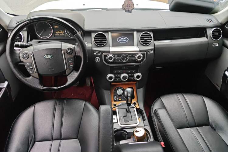 Used Land Rover Discovery 2012 5.0 V8 SE Center Console