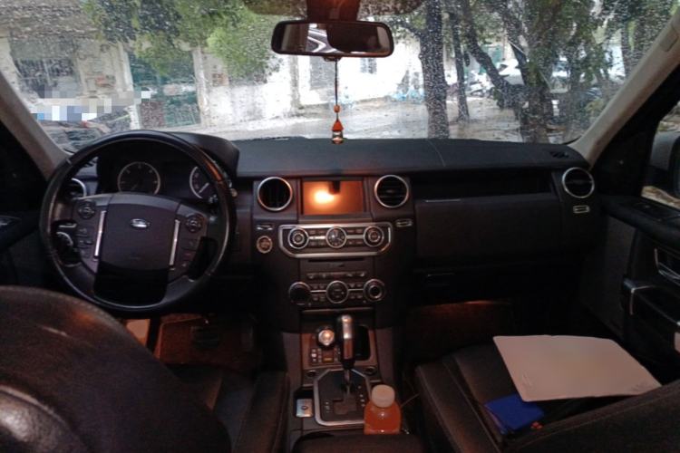 Used Land Rover Discovery 2012 3.0 SDV6 HSE Diesel Version Center Console