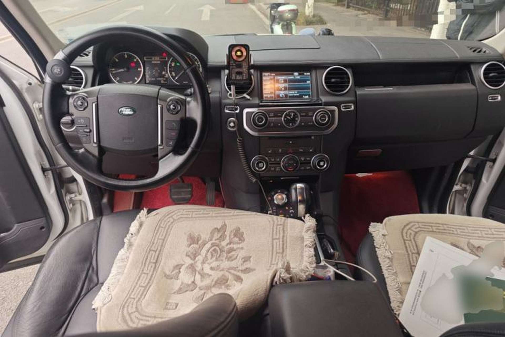 Used Land Rover Discovery 2012 3.0 SDV6 HSE Diesel Version Center Console