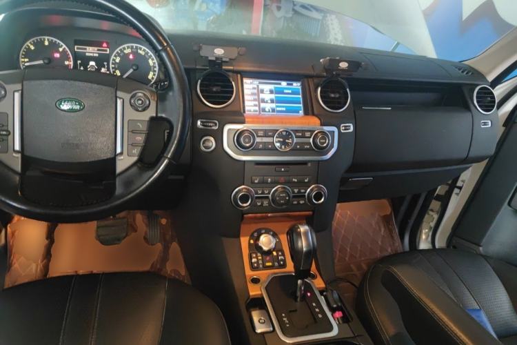 Used Land Rover Discovery 2012 3.0 SDV6 HSE Diesel Version Center Console