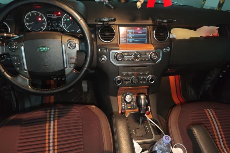 Used Land Rover Discovery 2012 5.0 V8 SE Center Console