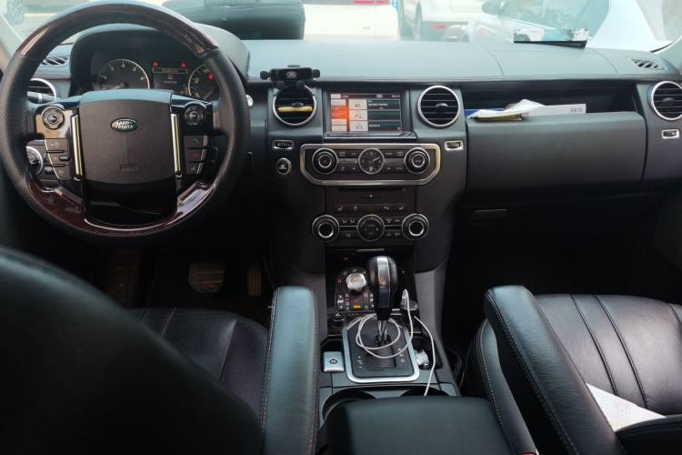 Used Land Rover Discovery 2012 5.0 V8 HSE Center Console