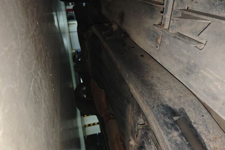 Used Land Rover Discovery 2012 5.0 V8 SE Chassis Front Right