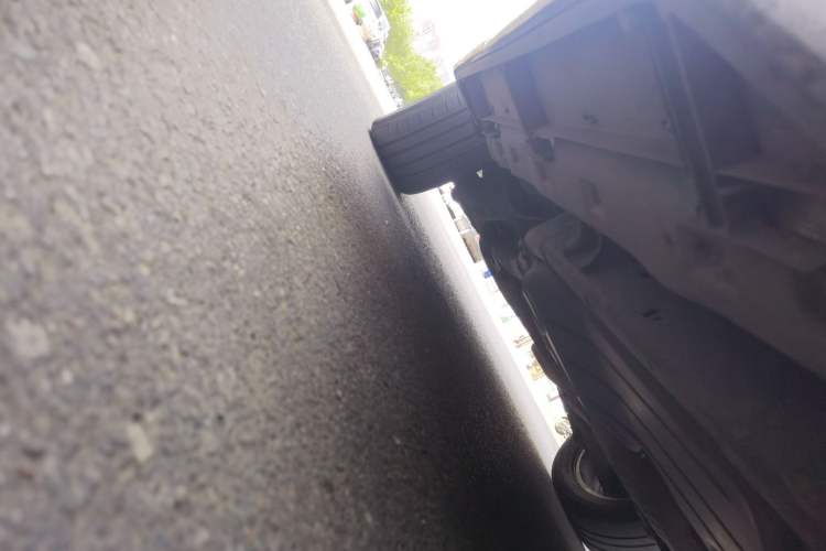 Used Land Rover Discovery 2012 5.0 V8 HSE Chassis Front Right