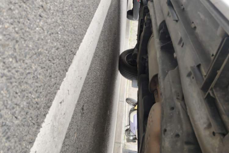 Used Land Rover Discovery 2012 5.0 V8 HSE Chassis Rear Left