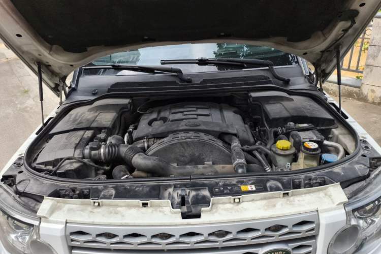 Used Land Rover Discovery  Engine Bay