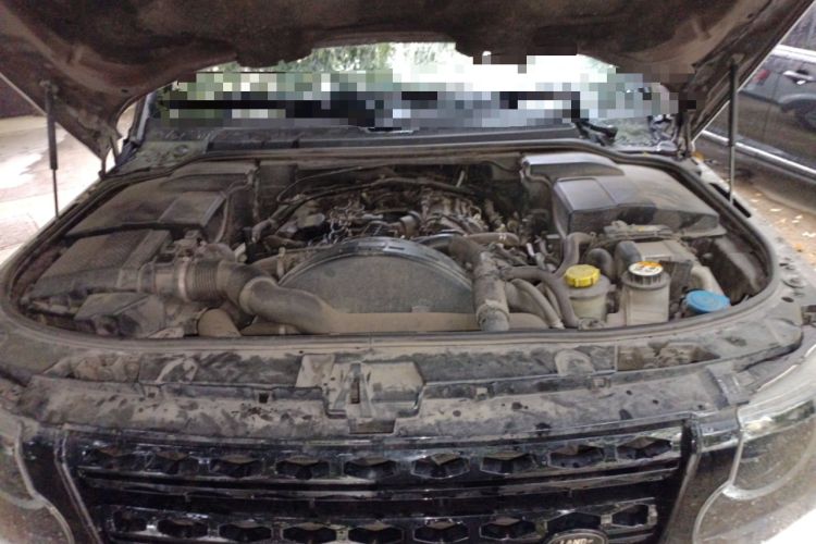Used Land Rover Discovery 2012 3.0 SDV6 HSE Diesel Version Engine Bay