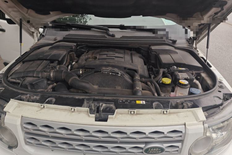Used Land Rover Discovery 2012 3.0 SDV6 HSE Diesel Version Engine Bay