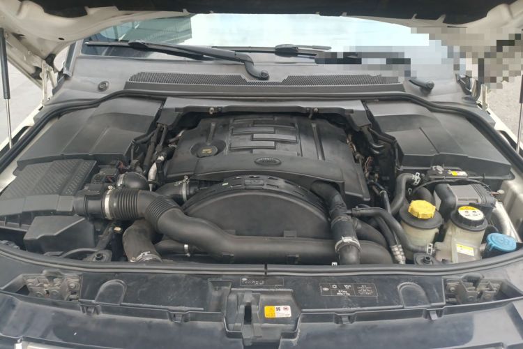 Used Land Rover Discovery 2012 3.0 SDV6 HSE Diesel Version Engine Bay