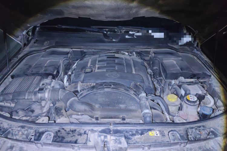 Used Land Rover Discovery 2012 3.0 SDV6 HSE Diesel Version Engine Bay