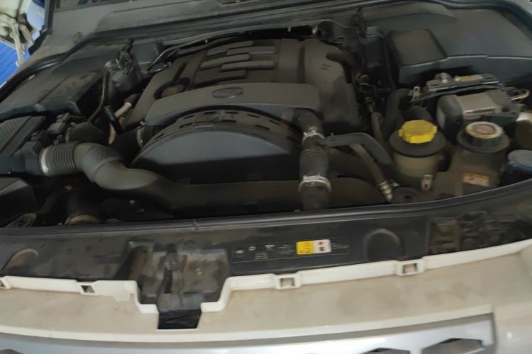 Used Land Rover Discovery 2012 3.0 SDV6 HSE Diesel Version Engine Bay