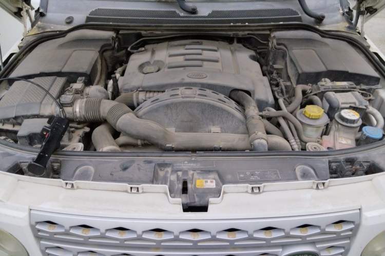 Used Land Rover Discovery 2012 3.0 SDV6 HSE Diesel Version Engine Bay