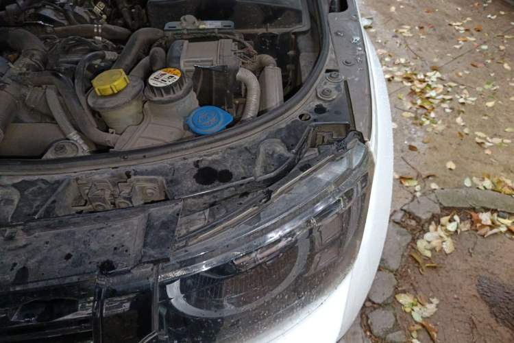 Used Land Rover Discovery 2012 3.0 SDV6 HSE Diesel Version Engine Bay Left