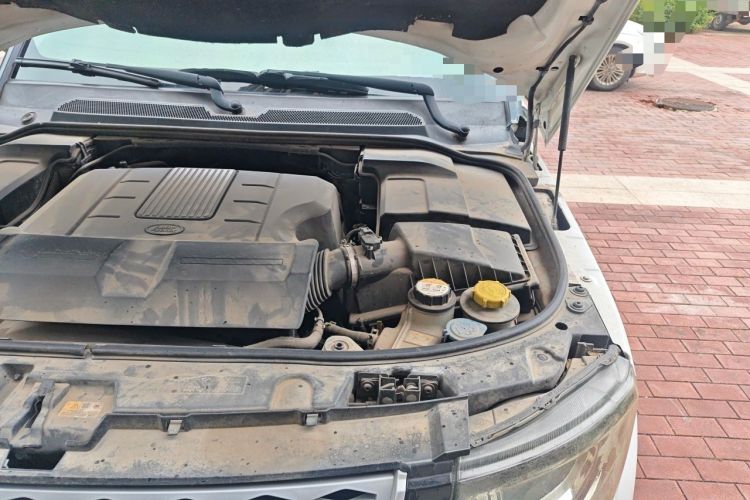 Used Land Rover Discovery 2012 5.0 V8 HSE Engine Bay Left