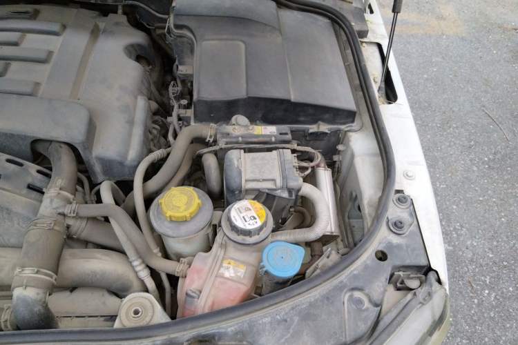 Used Land Rover Discovery 2012 3.0 SDV6 HSE Diesel Version Engine Bay Left