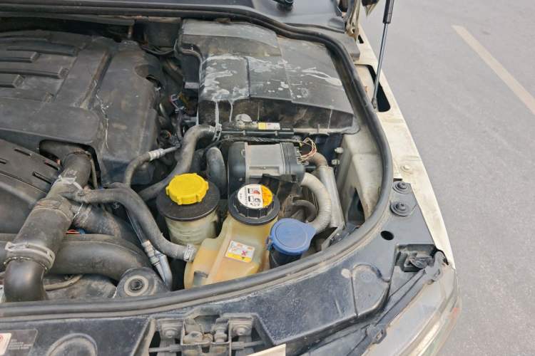 Used Land Rover Discovery 2012 3.0 SDV6 HSE Diesel Version Engine Bay Left