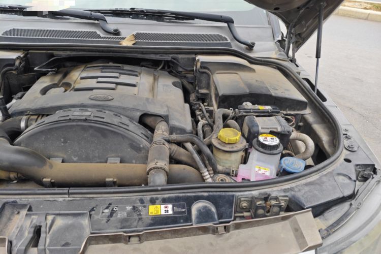 Used Land Rover Discovery 2012 3.0 SDV6 HSE Diesel Version Engine Bay Left