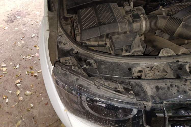 Used Land Rover Discovery 2012 3.0 SDV6 HSE Diesel Version Engine Bay Right