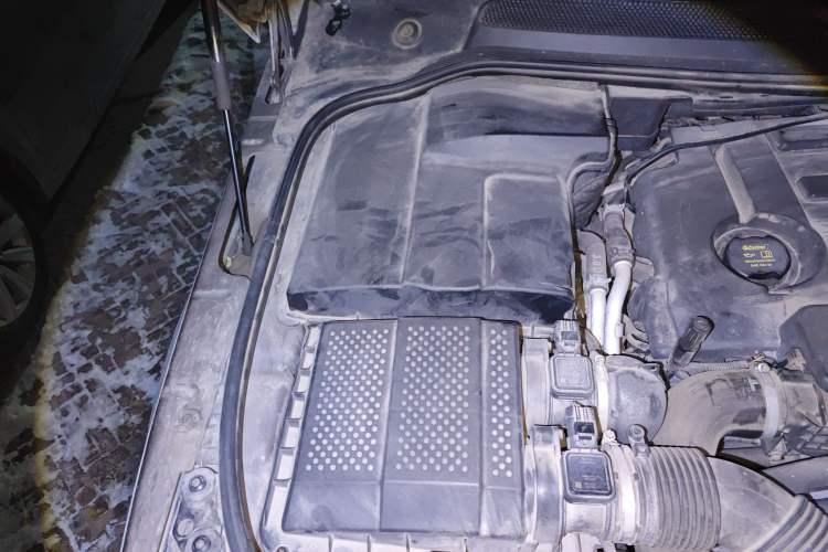 Used Land Rover Discovery 2012 3.0 SDV6 HSE Diesel Version Engine Bay Right