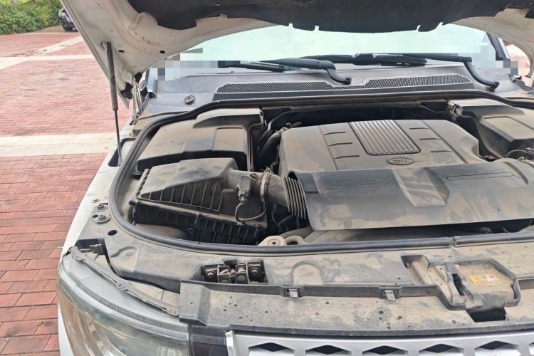 Used Land Rover Discovery 2012 5.0 V8 HSE Engine Bay Right
