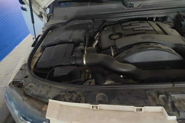 Used Land Rover Discovery 2012 3.0 SDV6 HSE Diesel Version Engine Bay Right
