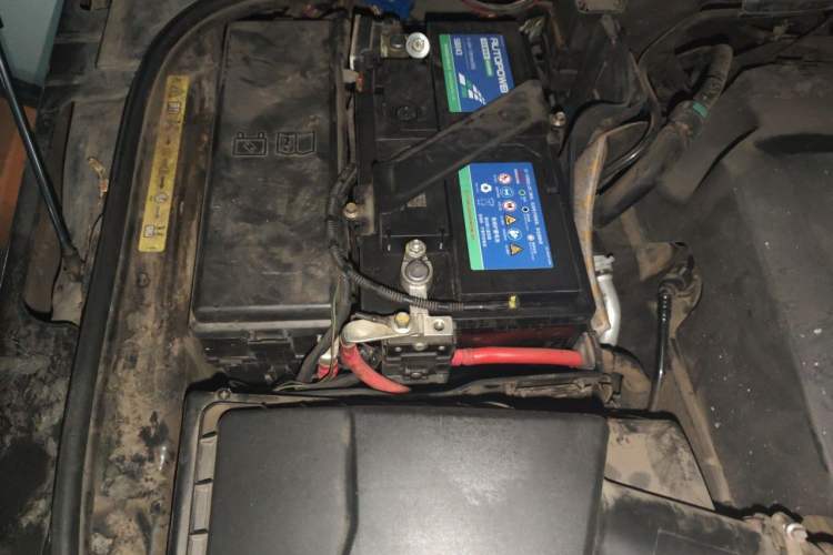 Used Land Rover Discovery 2012 5.0 V8 SE Engine Bay Right