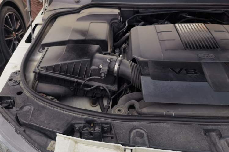 Used Land Rover Discovery 2012 5.0 V8 HSE Engine Bay Right