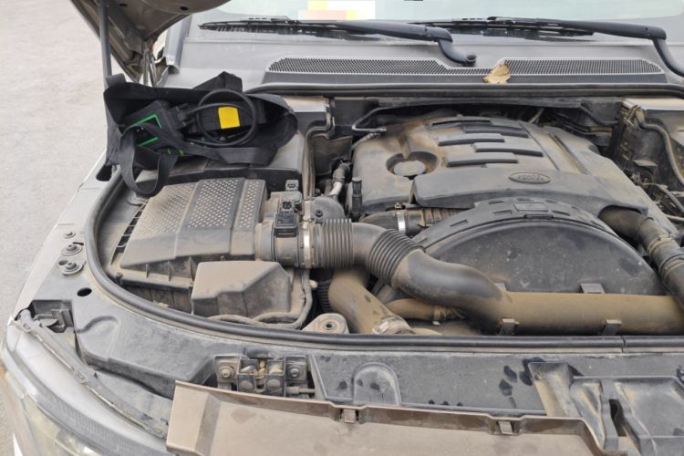 Used Land Rover Discovery 2012 3.0 SDV6 HSE Diesel Version Engine Bay Right