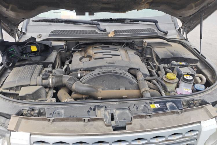 Used Land Rover Discovery 2012 3.0 SDV6 HSE Diesel Version Engine Bay