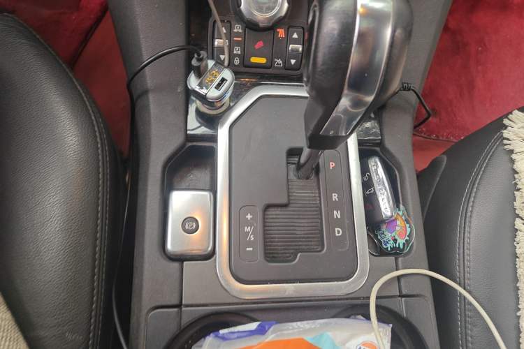 Used Land Rover Discovery 2012 3.0 SDV6 HSE Diesel Version Gear Lever