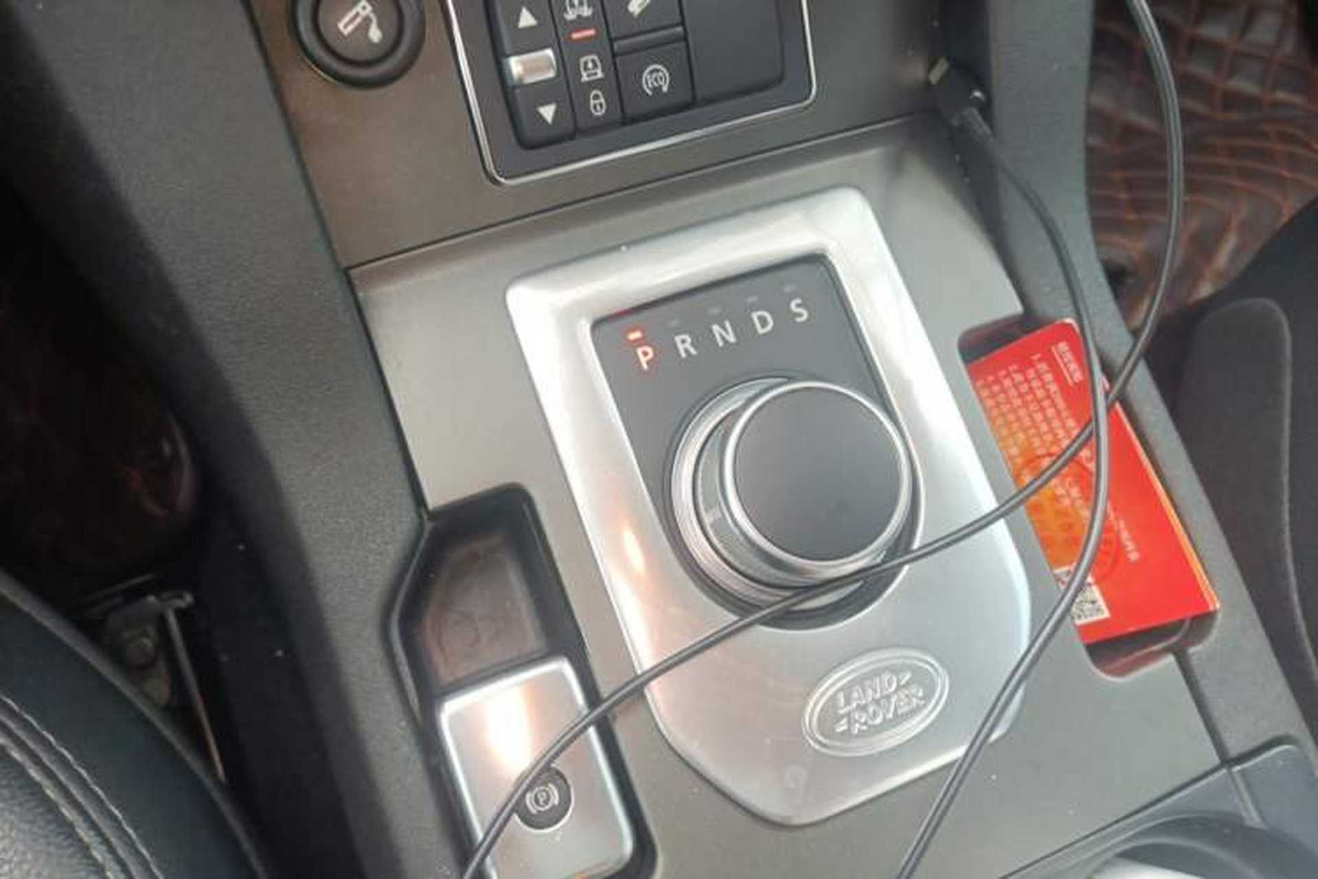Used Land Rover Discovery 2012 3.0 SDV6 HSE Diesel Version Gear Lever