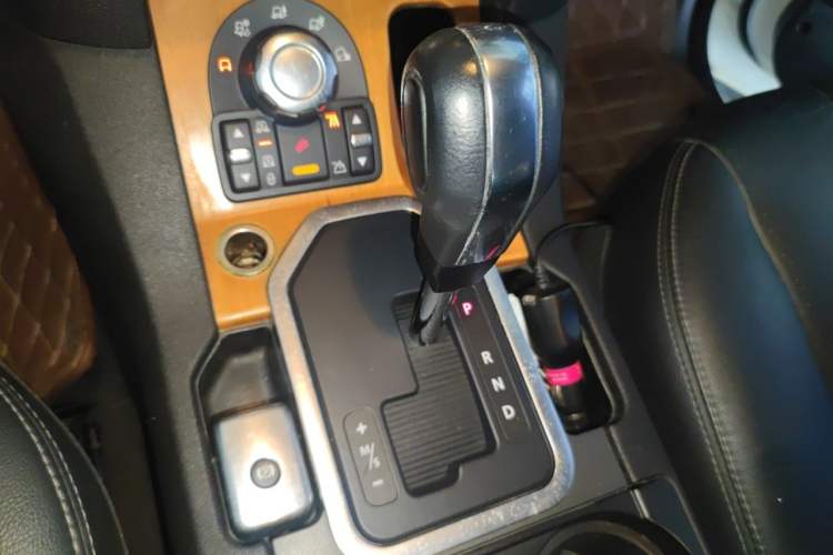 Used Land Rover Discovery 2012 3.0 SDV6 HSE Diesel Version Gear Lever