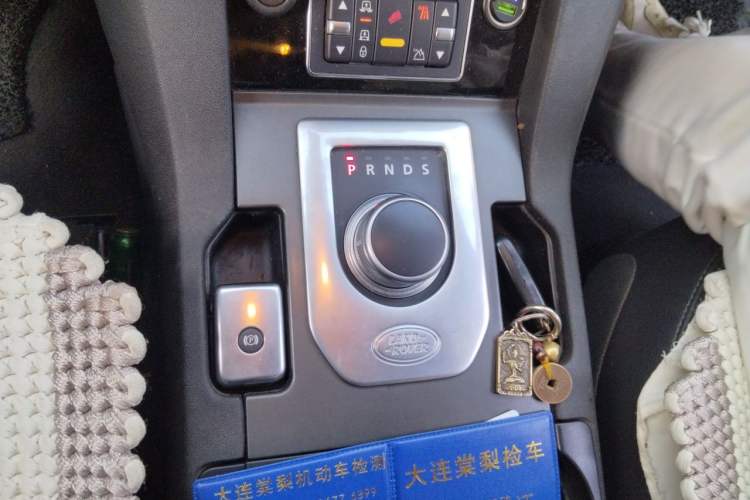Used Land Rover Discovery 2012 3.0 SDV6 HSE Diesel Version Gear Lever