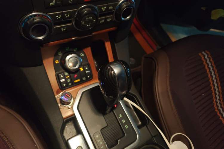 Used Land Rover Discovery 2012 5.0 V8 SE Gear Lever