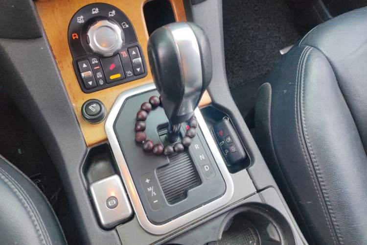 Used Land Rover Discovery 2012 3.0 SDV6 HSE Diesel Version Gear Lever