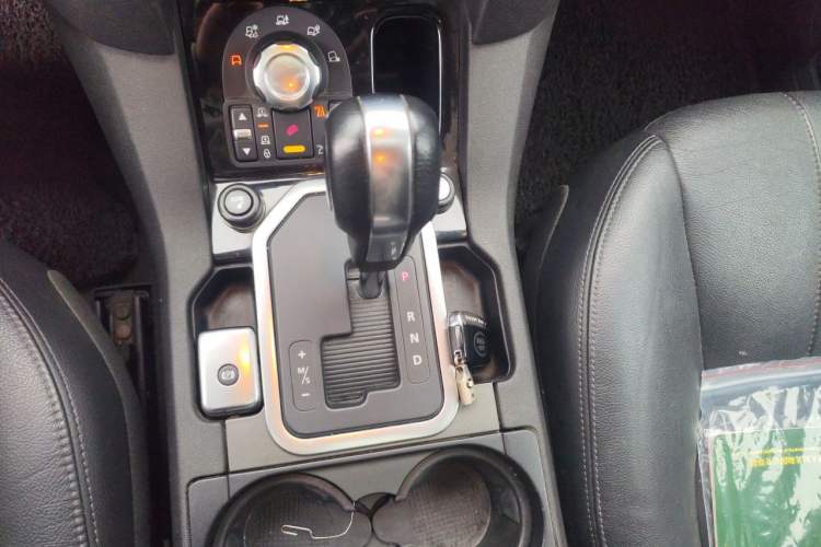 Used Land Rover Discovery 2012 3.0 SDV6 HSE Diesel Version Gear Lever