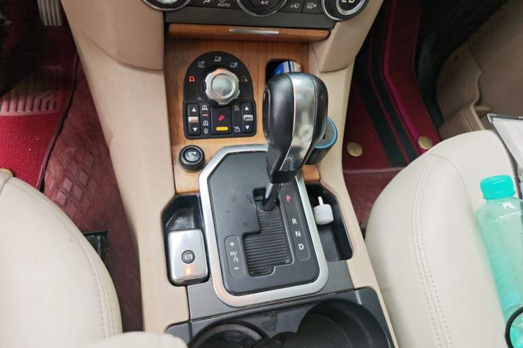 Used Land Rover Discovery 2012 3.0 SDV6 HSE Diesel Version Gear Lever