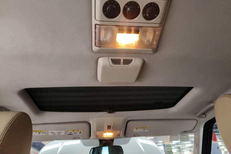 Used Land Rover Discovery 2012 3.0 SDV6 HSE Diesel Version Headliner