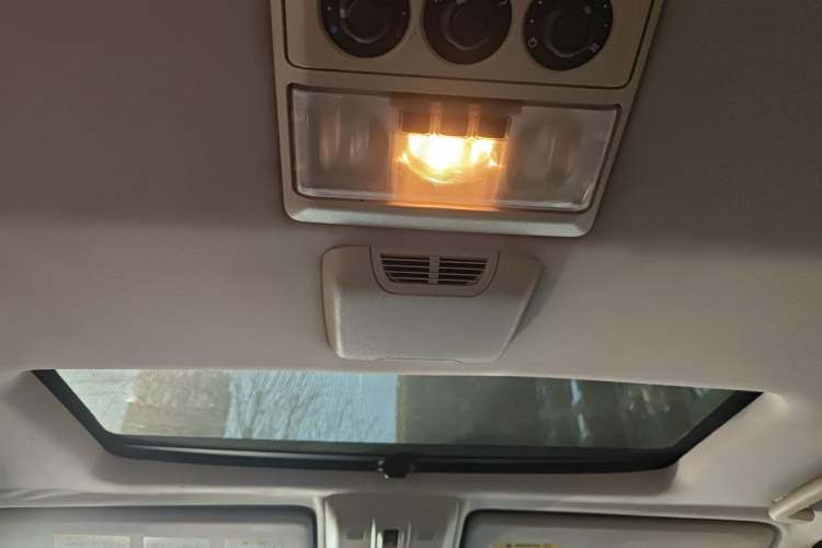 Used Land Rover Discovery 2012 3.0 SDV6 HSE Diesel Version Headliner