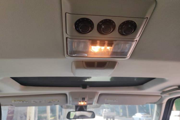 Used Land Rover Discovery 2012 3.0 SDV6 HSE Diesel Version Headliner