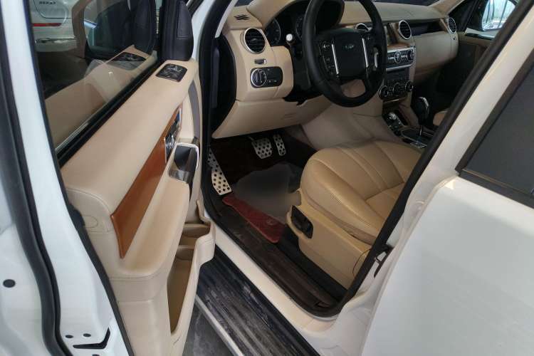 Used Land Rover Discovery 2012 3.0 SDV6 HSE Diesel Version Interior 3