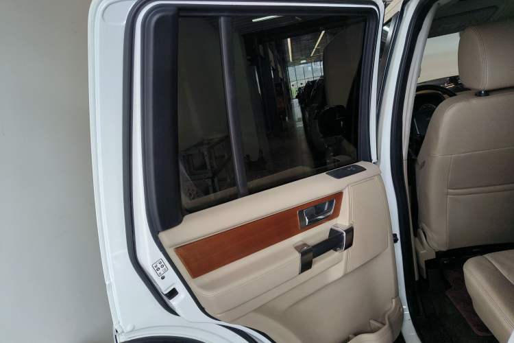 Used Land Rover Discovery 2012 3.0 SDV6 HSE Diesel Version Interior 8