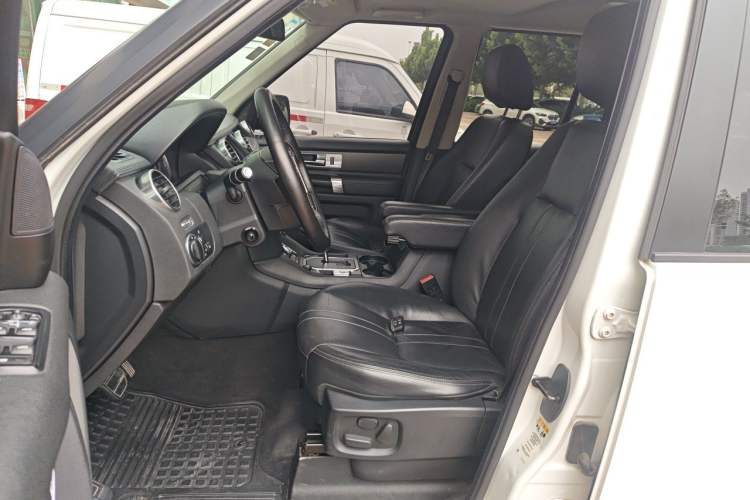 Used Land Rover Discovery 2012 5.0 V8 HSE Left Front Seat