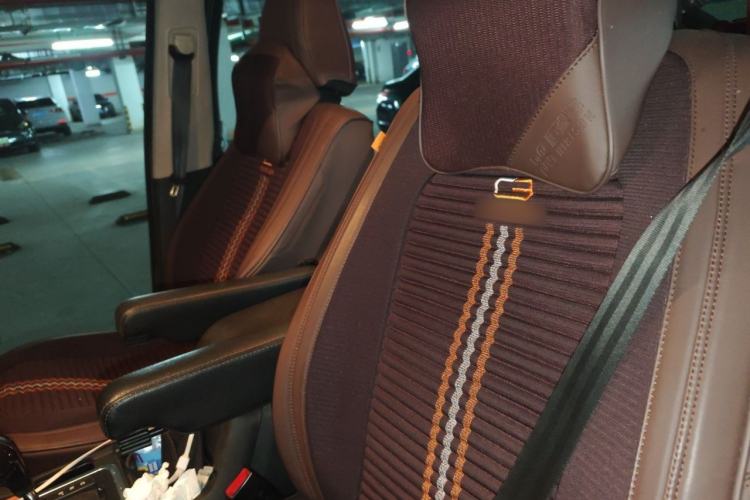 Used Land Rover Discovery 2012 5.0 V8 SE Left Front Seat