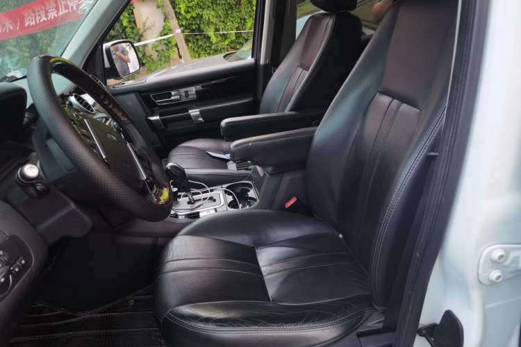 Used Land Rover Discovery 2012 5.0 V8 HSE Left Front Seat