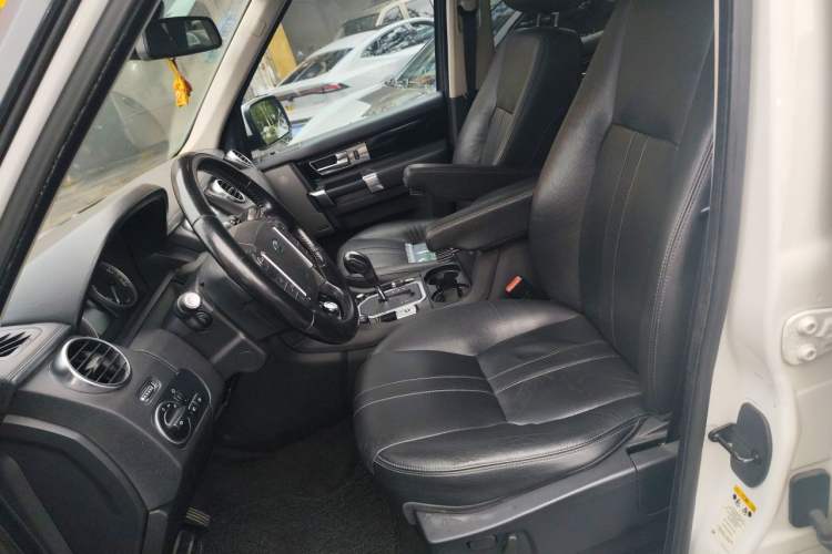 Used Land Rover Discovery 2012 3.0 SDV6 HSE Diesel Version Left Front Seat