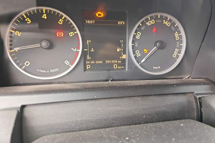 Used Land Rover Discovery 2012 5.0 V8 SE Odometer Close Up